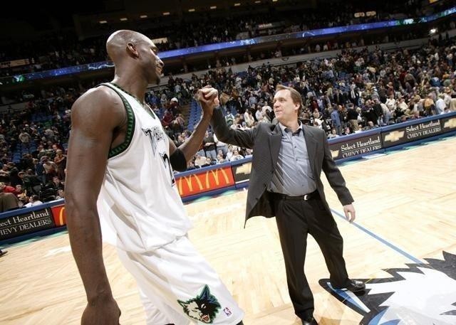 <p>NBA季后赛首轮，爱德华兹绝杀助森林狼晋级